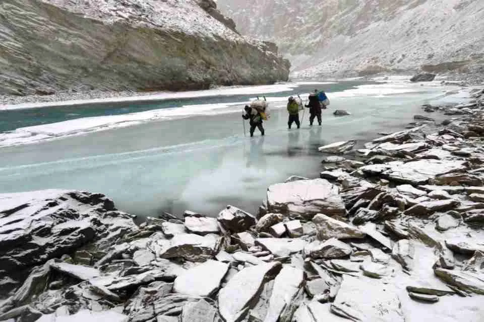 Chadar Trek (Leh to Lingshed) (Travelogue)