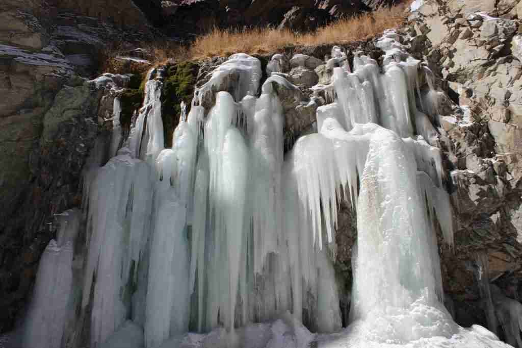 Frozen Waterfall at Khalatse, Indus accompanies throughout the Leh-Lamayuru highway. Pic taken in end of Jan