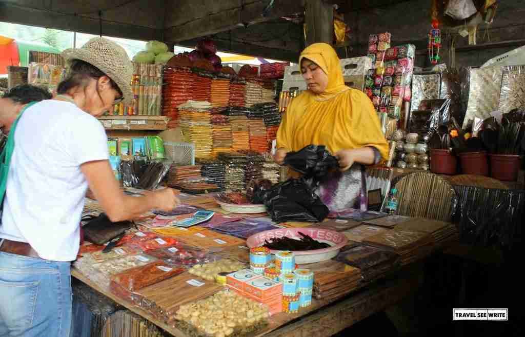 Bedugul Market famous for Spices, fresh fruit, Balinese handicrafts and artifacts, Ubud