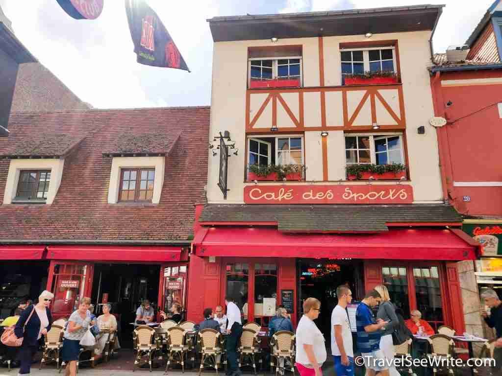 Cafe des Sports, is a must visit restaurant in the coastal town of Le Touquet in Northern France