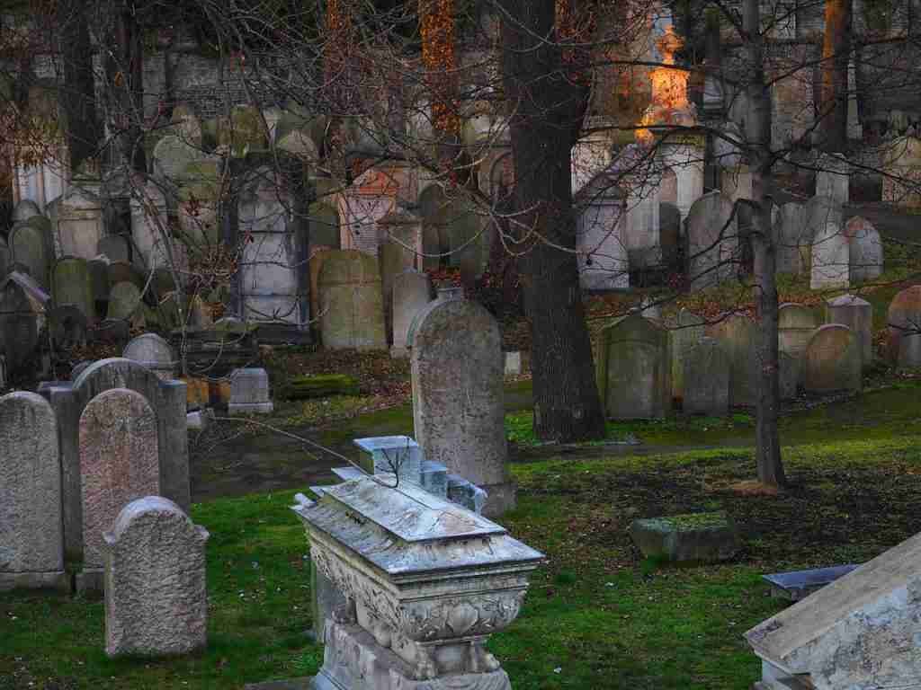 Fun things to do in Prague- Visit the Jewish cemetery