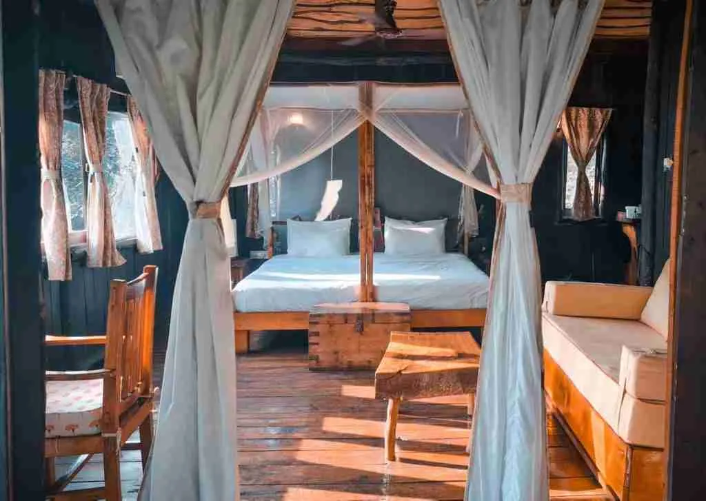 Earthy tone interiors of Treehouse Hideaway, Bandhavgarh, MP