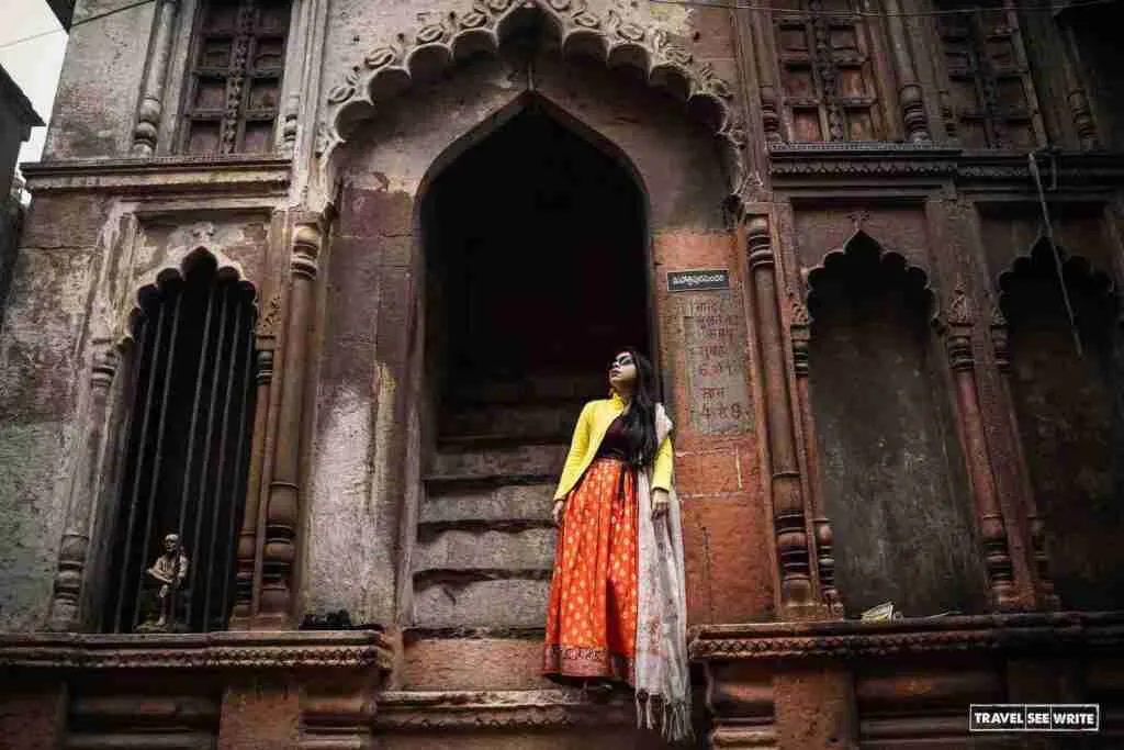 Best things to do in Varanasi in 3 days - explore the by-lanes of the old city