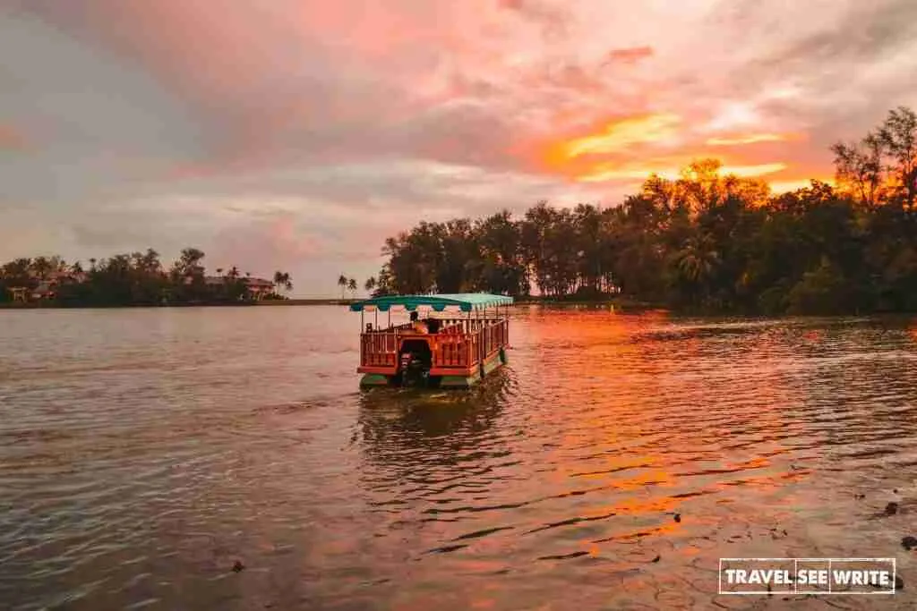 If you want to avoid the crowds, you should travel to Phuket during the off-season
