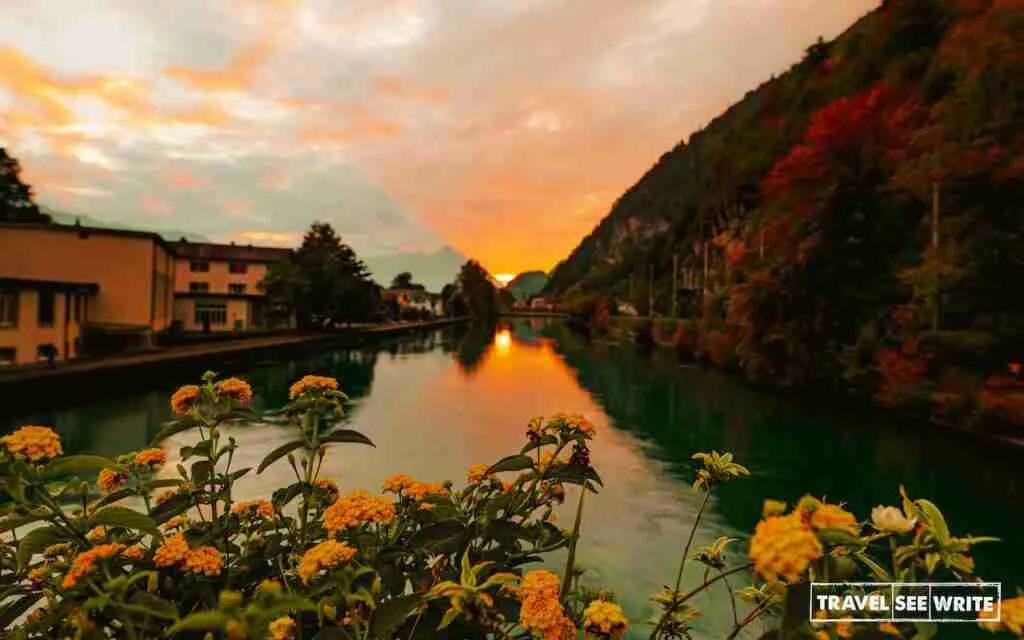 One of the must-do activities in Interlaken - watch a sunset on Lake Thun or Lake Brienz