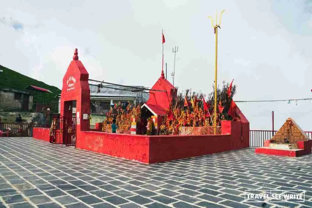 At Dainkund peak, you'll find an 800-plus-year-old Palloni Mata Temple dedicated to the local deity
