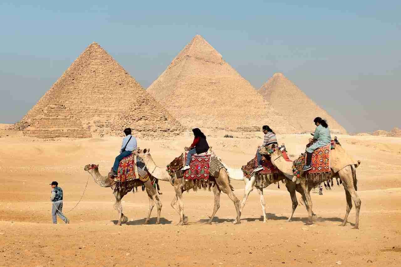 The Ultimate UK Traveller's Handbook to Egypt: Tours, Tips, and Must-See Sites - Enjoying Egyptian Cuisine and Shopping Experiences