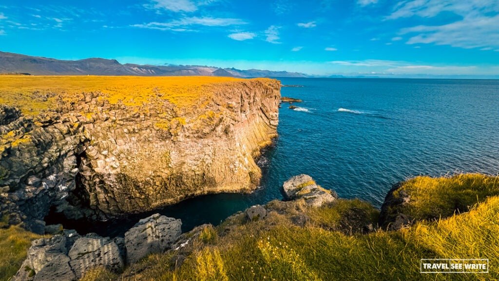 Djúpalónssandur is a beautiful black-sand beach located on the Snæfellsnes Peninsula in western Iceland.