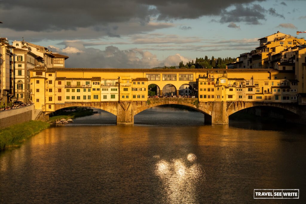 The&nbsp;Ponte Vecchio, a medieval time bridge&nbsp;over the River&nbsp;Arno in&nbsp;Florence, Italy.